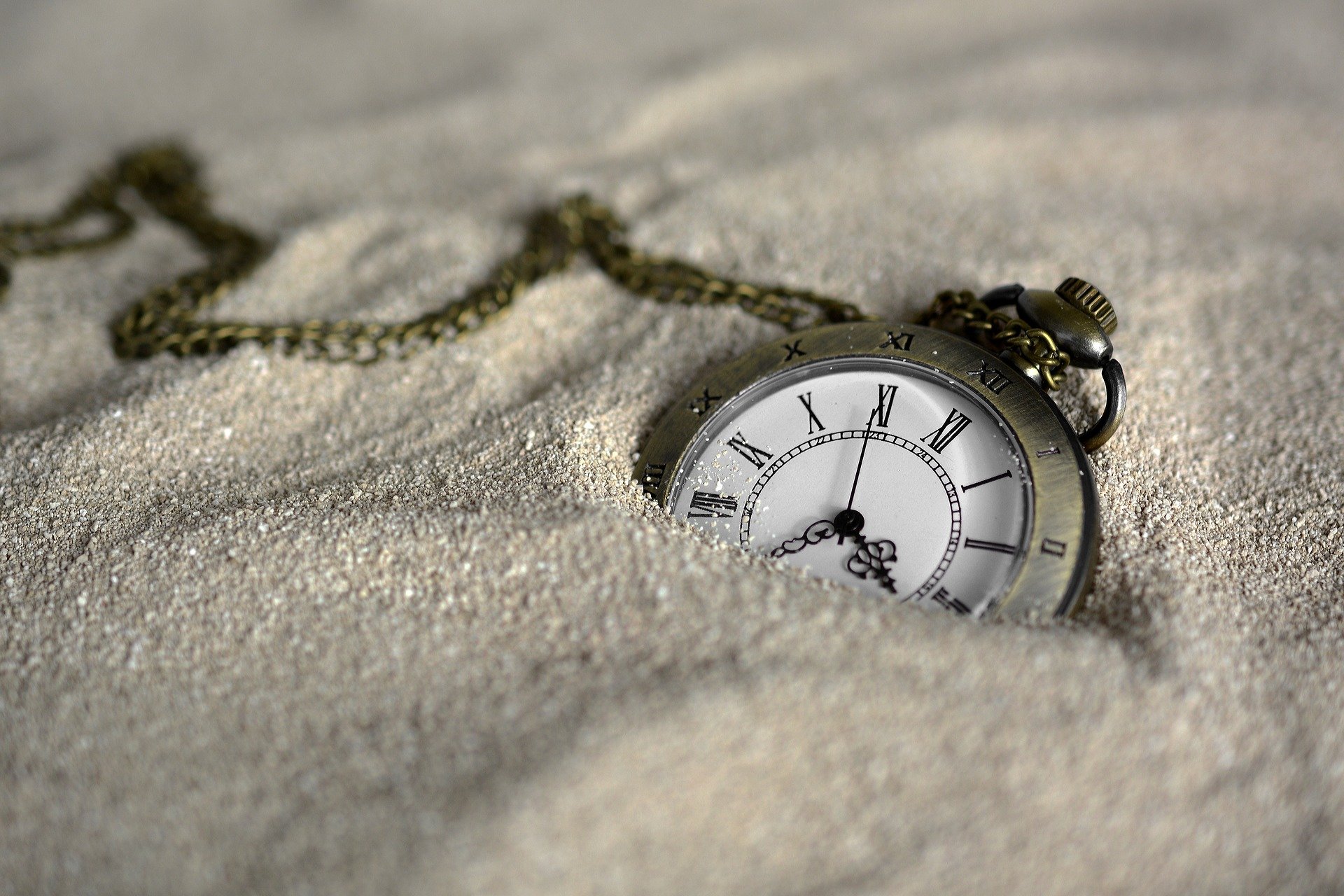 pocket watch 3156771 1920